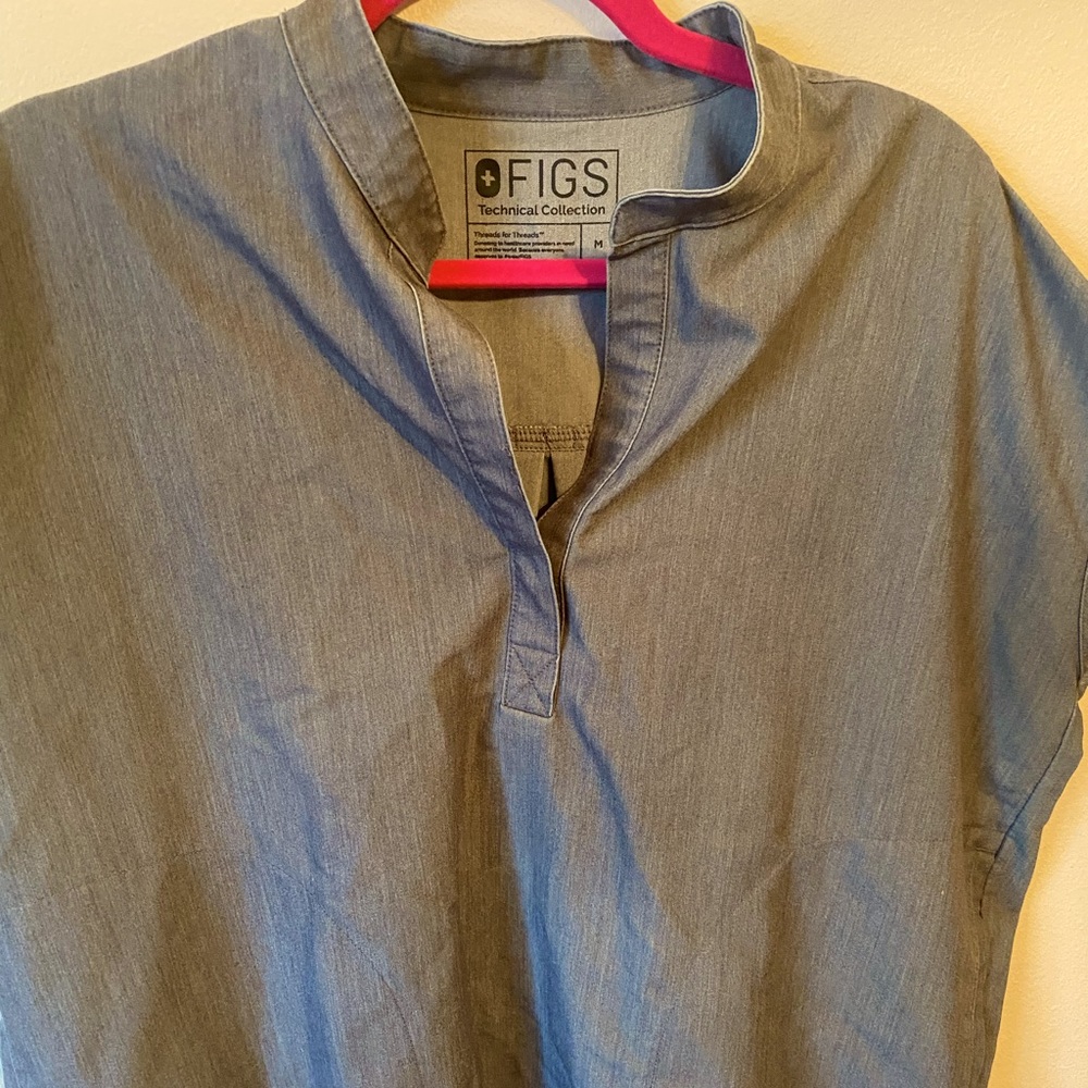 Figs gray scrub top